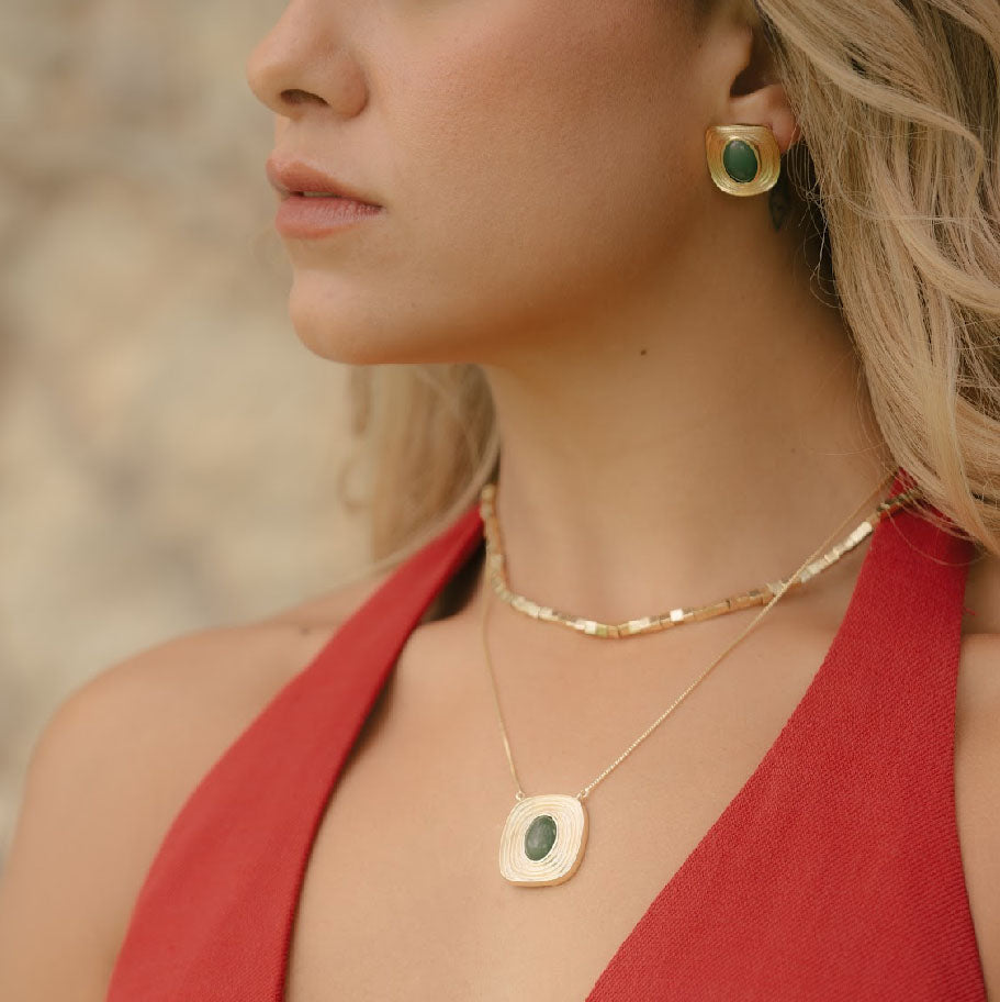 Collar grabado piedra verde